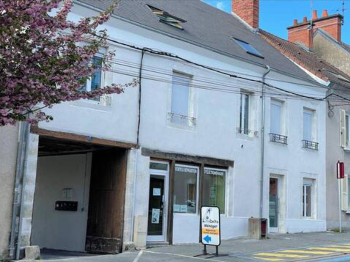 Appartement Avec Parking Gratuit Et Wifi Vierzon Extérieur photo