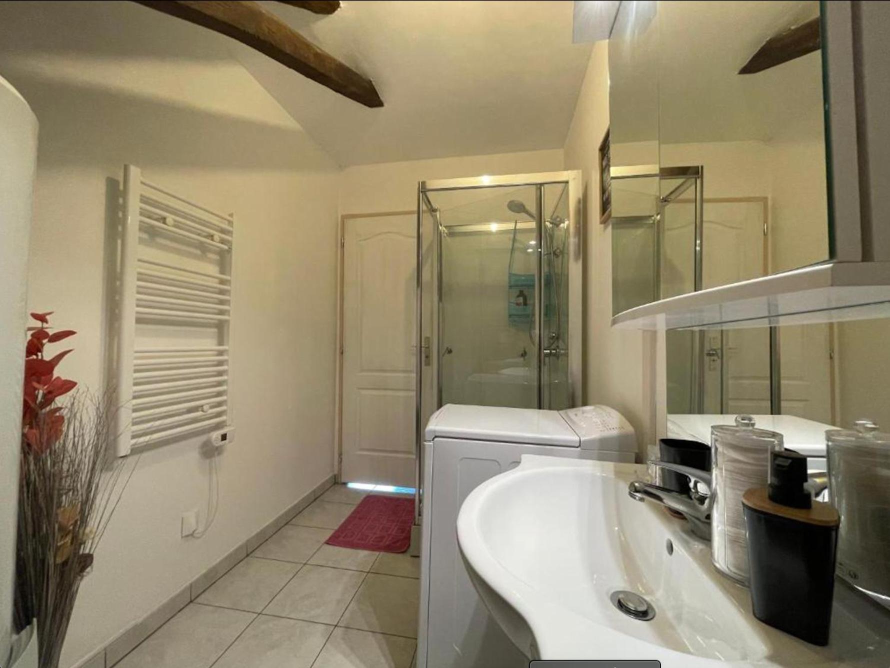 Appartement Avec Parking Gratuit Et Wifi Vierzon Extérieur photo